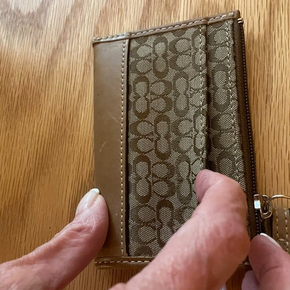 Coach Vintage ID Wallet - Picture 4 of 6